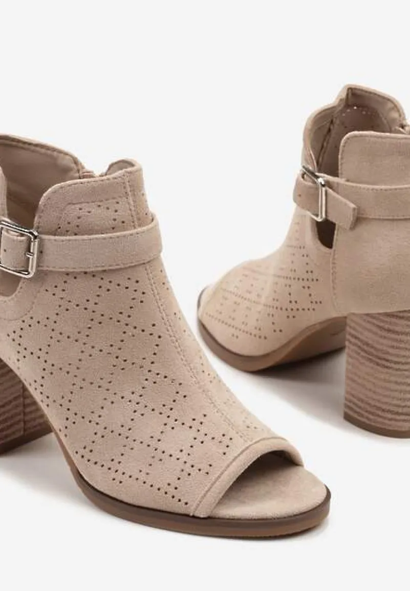 Beżowe Ażurowe Sandały w Stylu Botków na Słupku z Ozdobną Klamrą Turaria