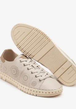 Beżowe Ażurowe Tenisówki z Ozdobnymi Przeszyciami przy Podeszwie Zarelle