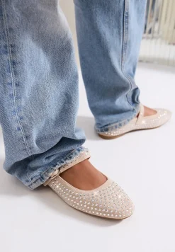 Beżowe Balerinki na Płaskiej Podeszwie Ozdobione Cyrkoniami i Regulowanym Paskem Nenivia