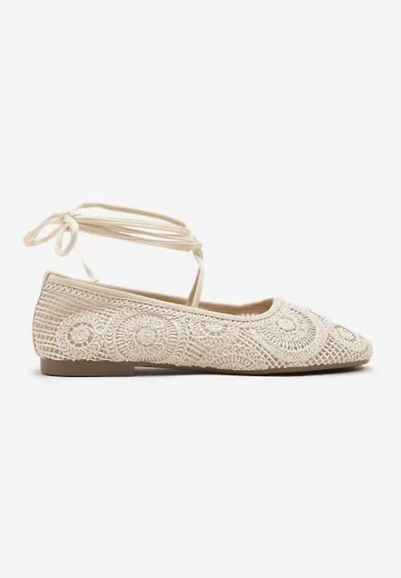 Beżowe Balerinki Ozdobione Wiązaniem i Haftem Talanna
