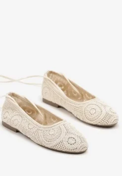 Beżowe Balerinki Ozdobione Wiązaniem i Haftem Talanna
