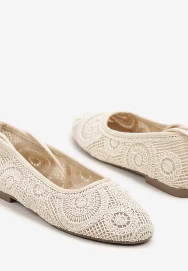 Beżowe Balerinki Ozdobione Wiązaniem i Haftem Talanna