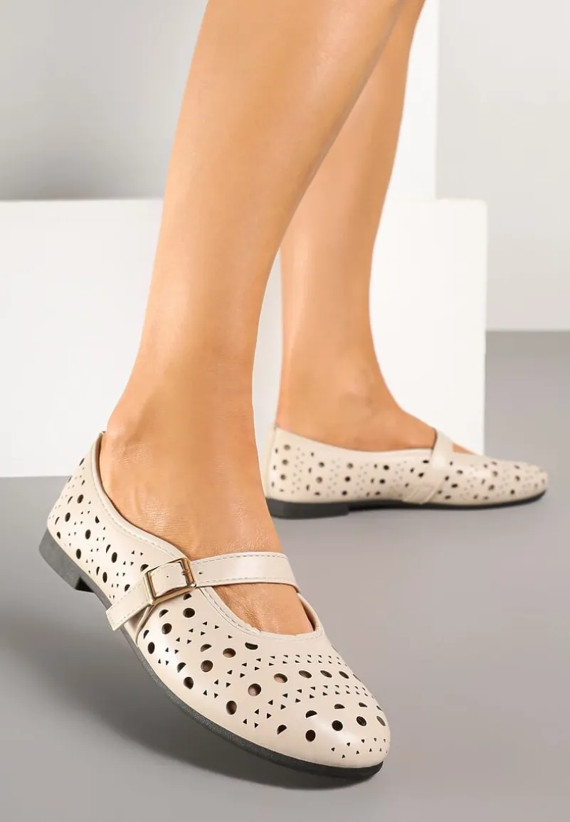 Beżowe Balerinki z Ażurowymi Wycięciami z Paskiem na Sprzączkę Frollia