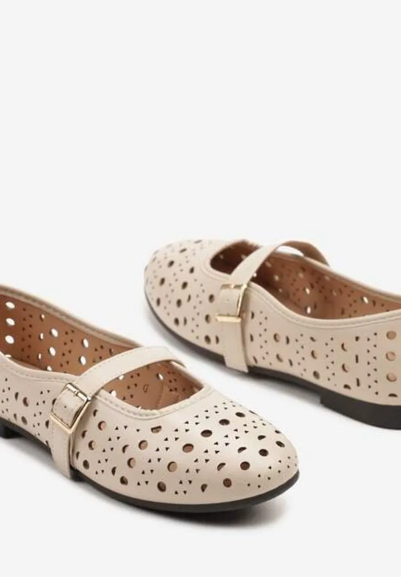 Beżowe Balerinki z Ażurowymi Wycięciami z Paskiem na Sprzączkę Frollia