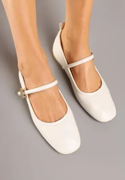 Beżowe Balerinki z Kwadratowym Noskiem i Ozdobnym Paskiem Firmio