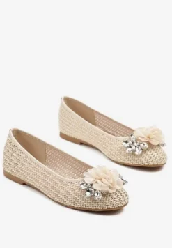 Beżowe Balerinki z Szydełkowanymi Zdobieniami Cyrkoniami i Kwiatową Aplikacją Mairalos