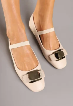 Beżowe Balerinki Zdobione Biżuteryjną Aplikacją i Elastycznym Paskiem Inirea