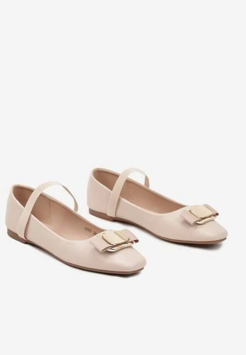 Beżowe Balerinki Zdobione Biżuteryjną Aplikacją i Elastycznym Paskiem Inirea