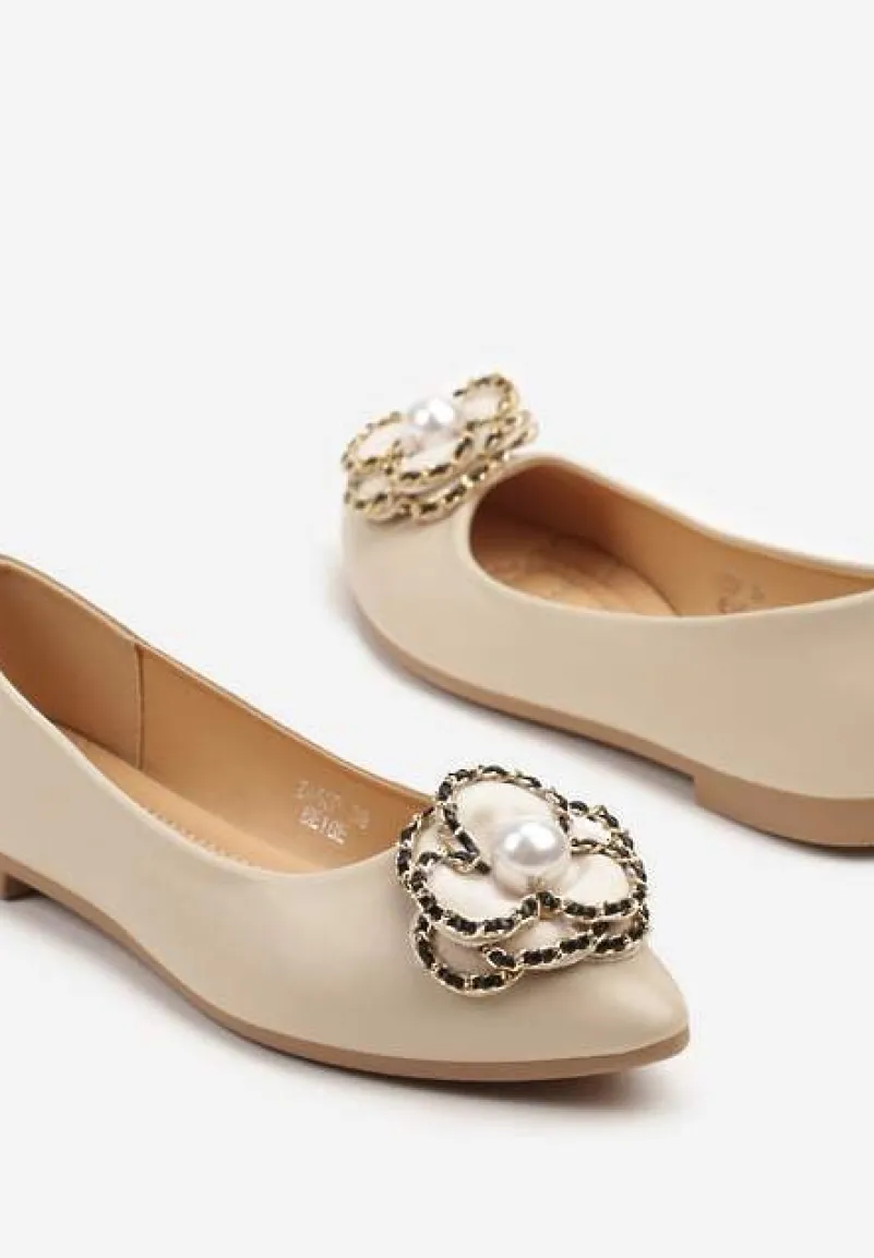 Beżowe Balerinki ze Szpiczastym Noskiem Zdobione Kwiatową Aplikacją z Perłą Nairineva