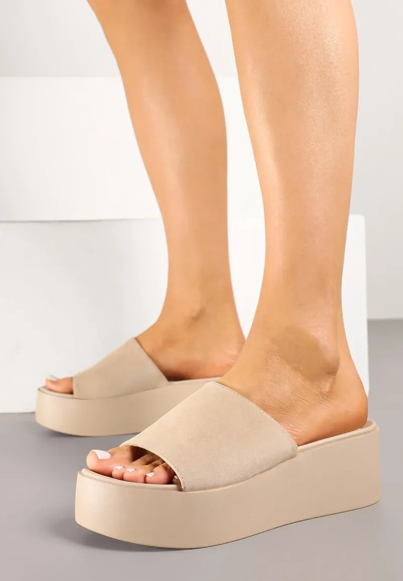 Beżowe Basicowe Klapki na Koturnie i Platformie Astelli