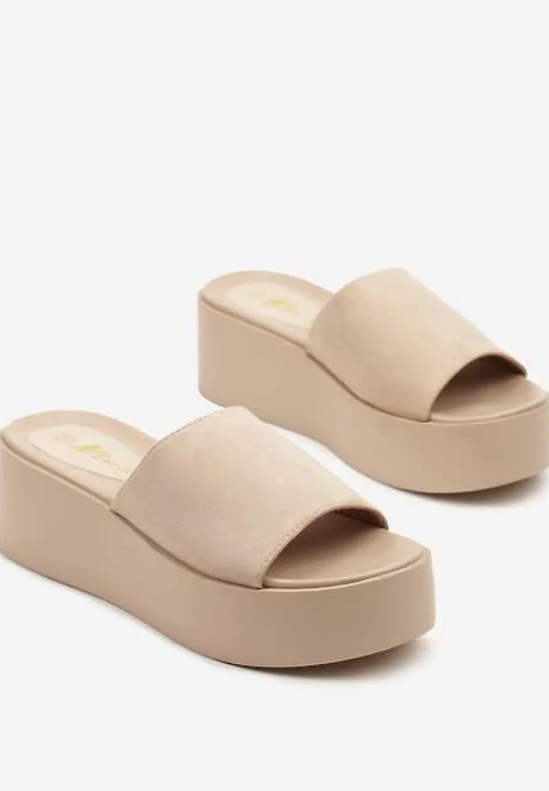 Beżowe Basicowe Klapki na Koturnie i Platformie Astelli