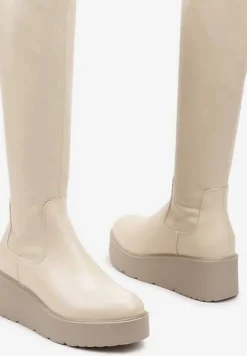 Beżowe Basicowe Kozaki na Grubej Podeszwie z Okrągłym Noskiem Tirisza