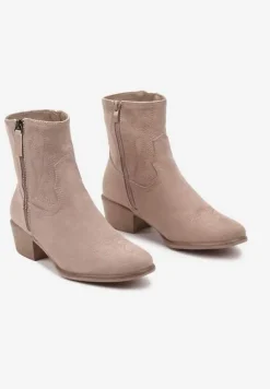 Beżowe Botki Kowbojki z Delikatnym Haftem na Słupku Malwida