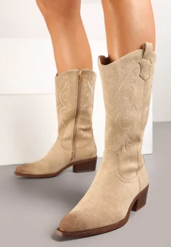 Beżowe Botki Kowbojki z Ekozamszu ze Słupkowym Obcasem i Cholewką Zdobioną Haftem Remiena