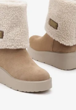 Beżowe Botki na Koturnie Ozdobione Barankiem i Wywiniętą Cholewką Irissinae