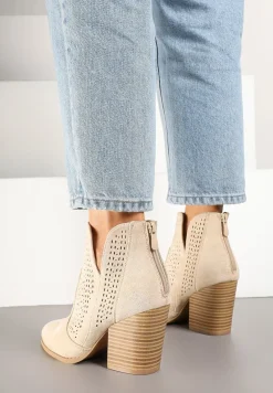 Beżowe Botki na Słupku Ozdobione Wycięciem z Boku Dolirista