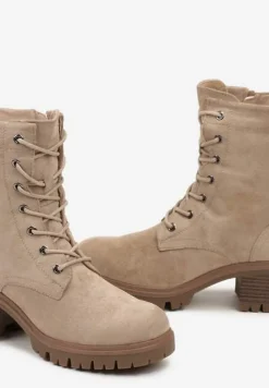 Beżowe Botki na Słupku w Stylu Workerów Wykończone Wiązaniem Timovia