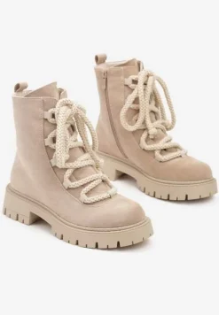 Beżowe Botki na Tłoczonej Platformie Ozdobione Wiązaniem Innorella
