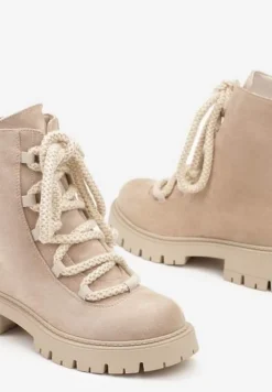 Beżowe Botki na Tłoczonej Platformie Ozdobione Wiązaniem Innorella