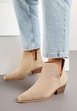 Beżowe Botki Typu Kowbojki z Wycięciem na Stożkowym Obcasie Hanrisa