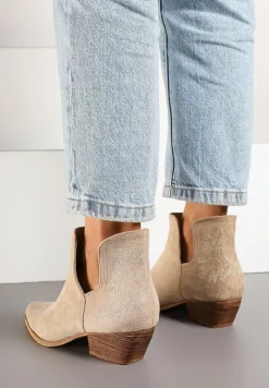 Beżowe Botki Typu Kowbojki z Wycięciem na Stożkowym Obcasie Hanrisa