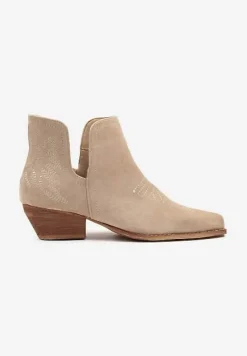 Beżowe Botki Typu Kowbojki z Wycięciem na Stożkowym Obcasie Hanrisa