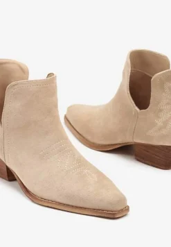 Beżowe Botki Typu Kowbojki z Wycięciem na Stożkowym Obcasie Hanrisa