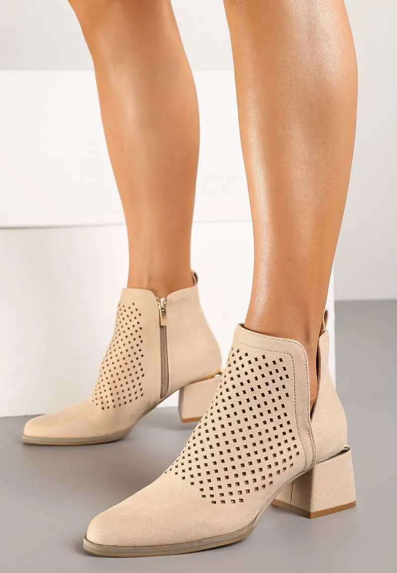 Beżowe Botki Vices z Ekozamszu z Ozdobnymi Wycięciami na Słupku z Metalicznym Detalem Naetha