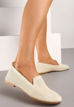 Beżowe Casualowe Mokasyny na Płaskiej Podeszwie Ozdobione Perforacją Klanesha