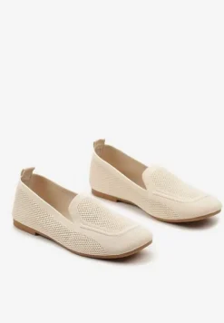 Beżowe Casualowe Mokasyny na Płaskiej Podeszwie Ozdobione Perforacją Klanesha
