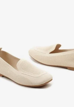 Beżowe Casualowe Mokasyny na Płaskiej Podeszwie Ozdobione Perforacją Klanesha