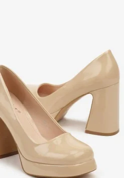 Beżowe Czółenka na Obcasie z Kwadratowym Noskiem i Lakierowanym Połyskiem Viaella