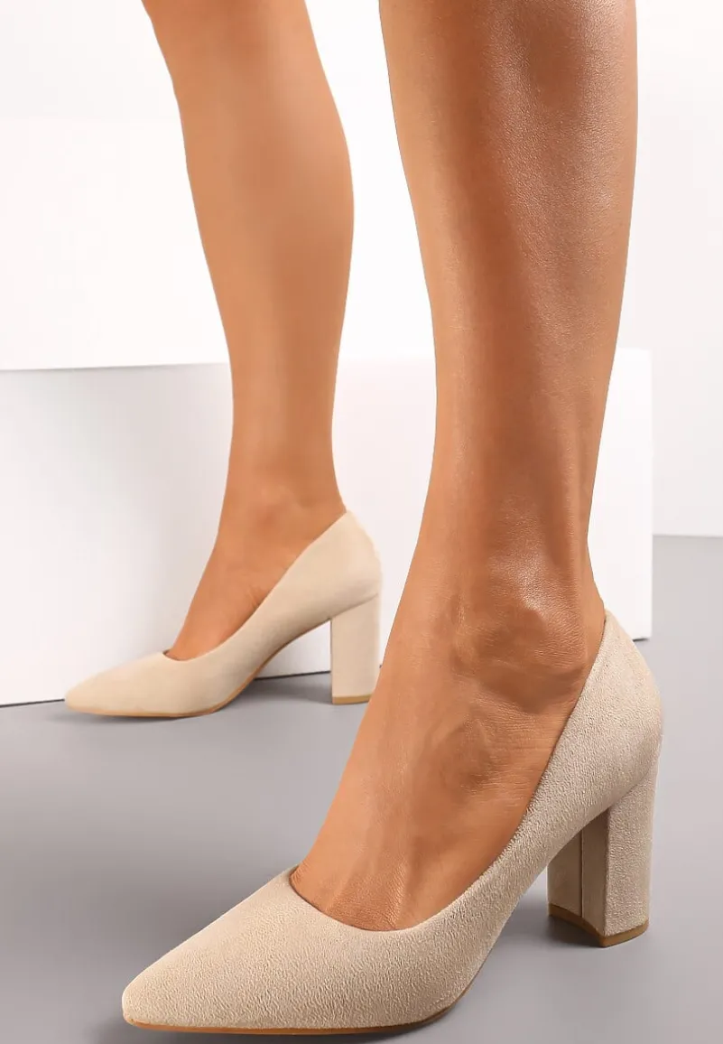 Beżowe Czółenka o Klasycznym Fasonie z Imitacji Zamszu na Słupku Braila
