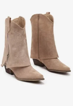 Beżowe Ekozamszowe Botki Typu Kowbojki z Cholewką Imitującą Nogawkę i Ozdobnym Haftem Ittana