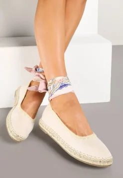 Beżowe Espadryle ze Wzorzystym Wiązaniem Przy Kostce Zdobione Plecionką Lortevia