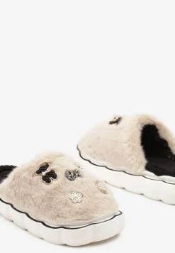 Beżowe Kapcie na Płaskiej Podeszwie z Metalicznymi Ozdobami Emmilaine