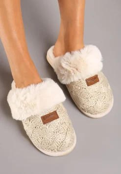 Beżowe Kapcie na Płaskiej Podeszwie z Naszywką i Futerkiem Sialenna