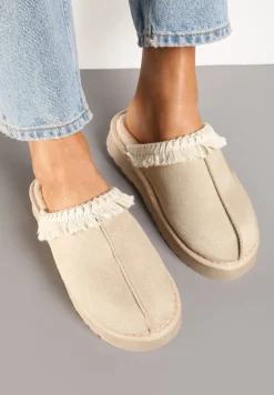 Beżowe Kapcie na Platformie z Haftowaną Cholewką Vertiala