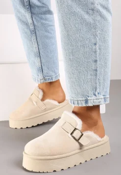 Beżowe Kapcie na Platformie Wykończone Paskiem z Klamrą Nevelora