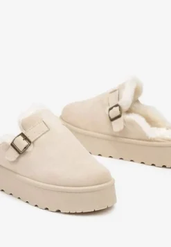 Beżowe Kapcie na Platformie Wykończone Paskiem z Klamrą Nevelora