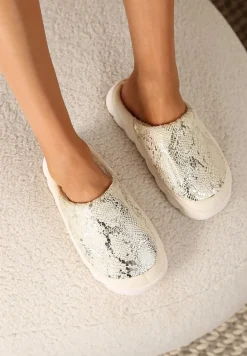 Beżowe Kapcie Vices na Platformie z Tłoczeniem Ozdobione Metalicznym Wzorem Zeanivra