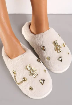 Beżowe Kapcie z Futerka na Grubej Podeszwie z Naszywkami i Łańcuszkami Wyrinia