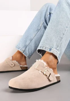 Beżowe Kapcie z Imitacji Zamszu na Korkowej Podeszwie z Ozdobną Klamrą Riaseth