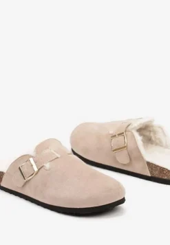 Beżowe Kapcie z Imitacji Zamszu na Korkowej Podeszwie z Ozdobną Klamrą Riaseth