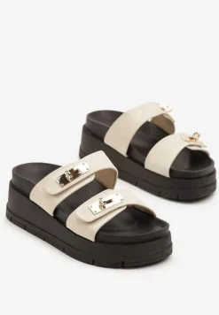 Beżowe Klapki na Koturnie Zdobione Metalicznymi Aplikacjami Lilivaria