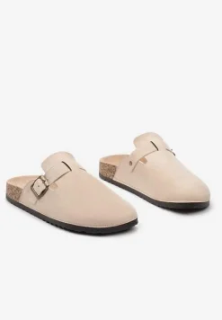 Beżowe Klapki na Płaskiej Korkowej Podeszwie z Zakrytym Przodem Ozdobione Klamrą Atheine