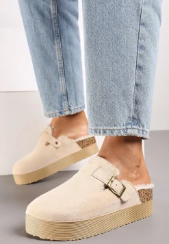 Beżowe Klapki na Platformie Ozdobione Klamrą i Futerkiem Lasandra