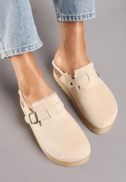 Beżowe Klapki na Platformie Ozdobione Klamrą i Futerkiem Lasandra