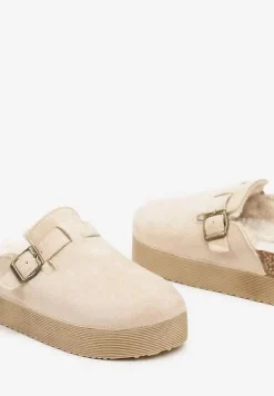 Beżowe Klapki na Platformie Ozdobione Klamrą i Futerkiem Lasandra