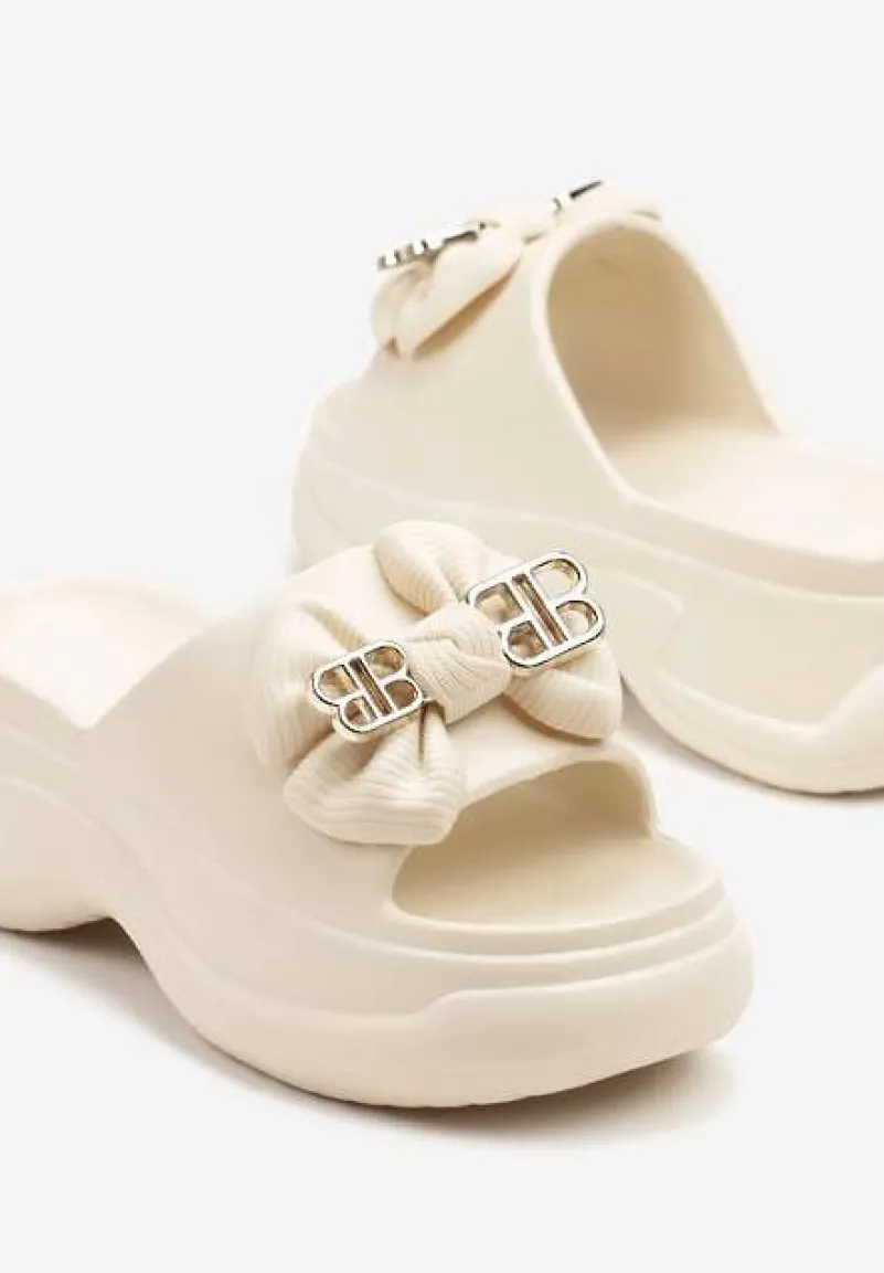 Beżowe Klapki na Platformie z Kokardką i Metalicznymi Aplikacjami Telanis